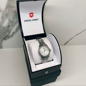 LADIES SWISS ARMY OFFICER`S 1884 DIAMOND BEZEL